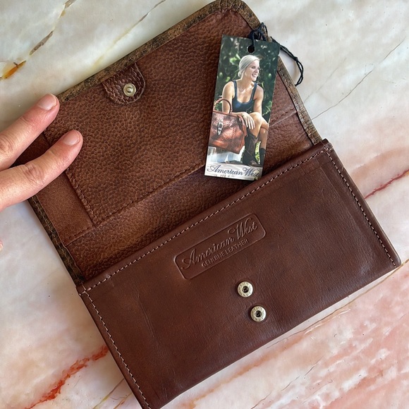 AMERICAN WEST | Cross My Heart Tri-Fold Wallet - Picture 7 of 8